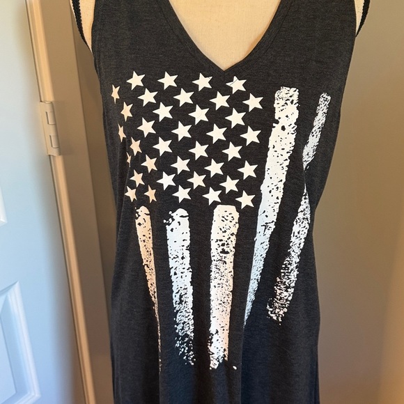 Sleeveless Gray Dress with American Flag Design - Picture 2 of 3